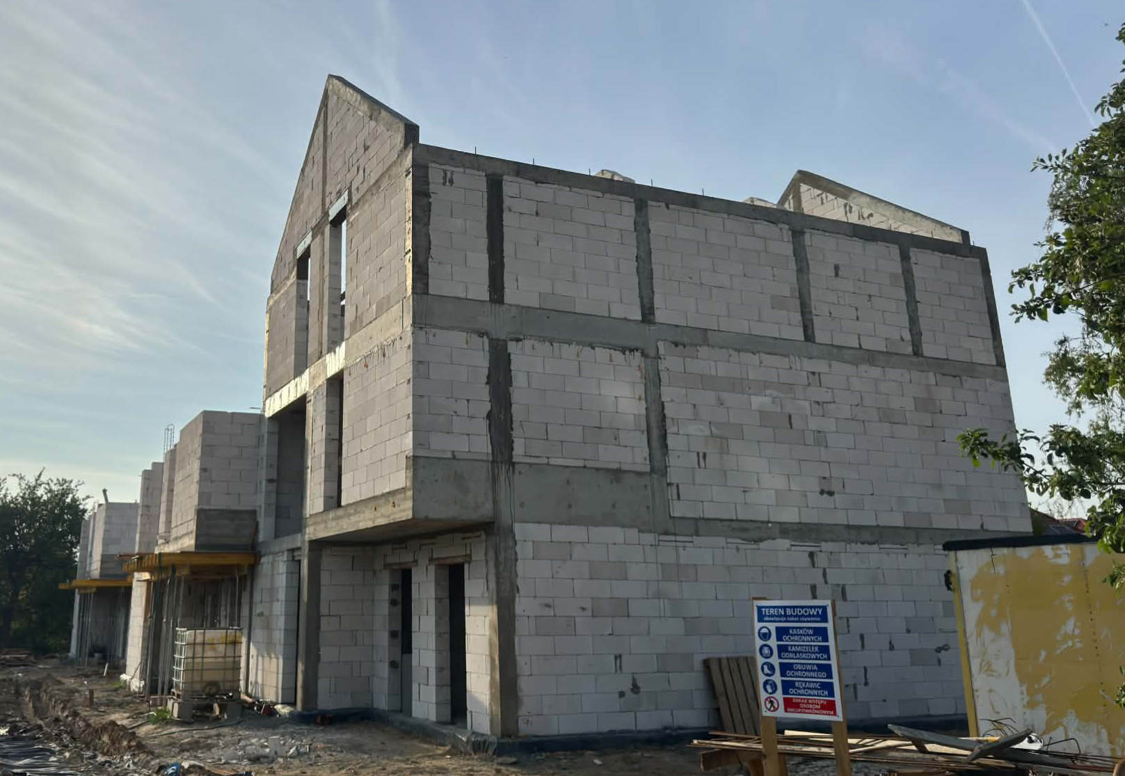 Teren przyszłego osiedla Zielona na Drabiniance, sąsiedztwo dom&oacute;w jednorodzinnych