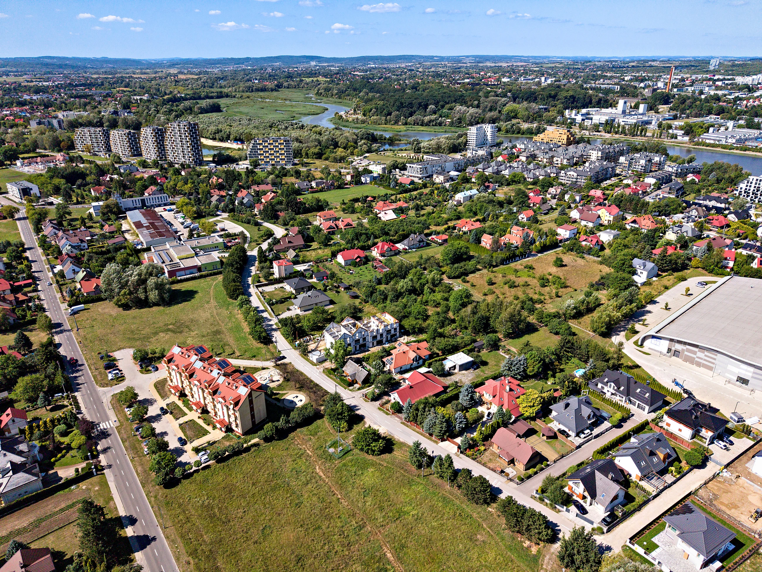 Rzeka Wislok i Bulwary w Rzeszowie widziane z drona nad Drabinianka
