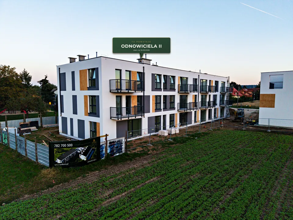 Odnowiciela II z bliska — trzy kondygnacje z windą, stan na 16.09.2026