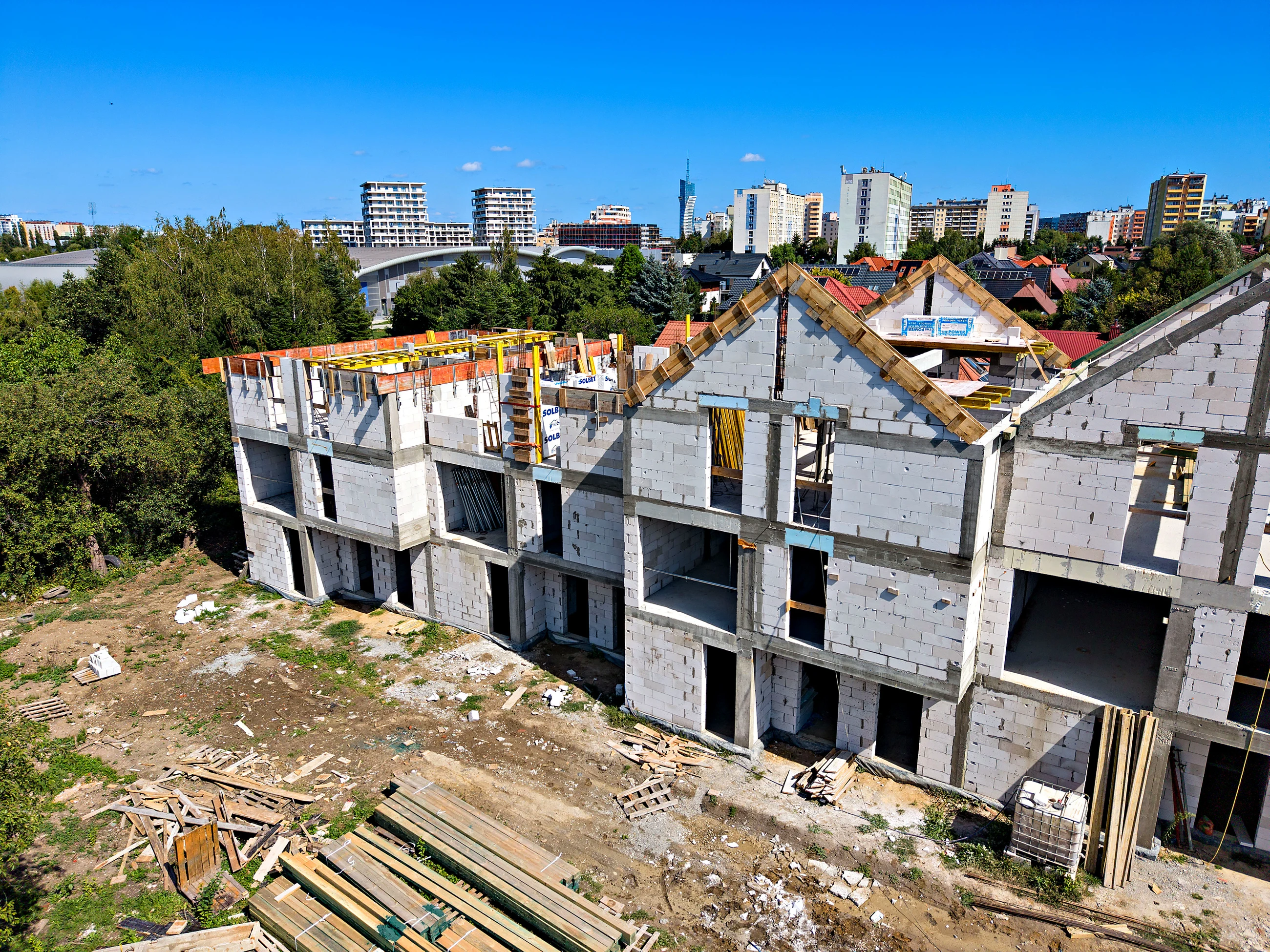 Wiezba dachowa na inwestycji Zielona w Rzeszowie, piaty etap budowy